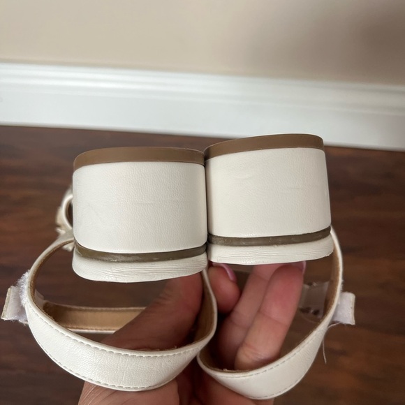 NWOT DV by Dolce Vita Girls White and Silver Flower Ankle Strap Sandals-Size 3 - Picture 6 of 9